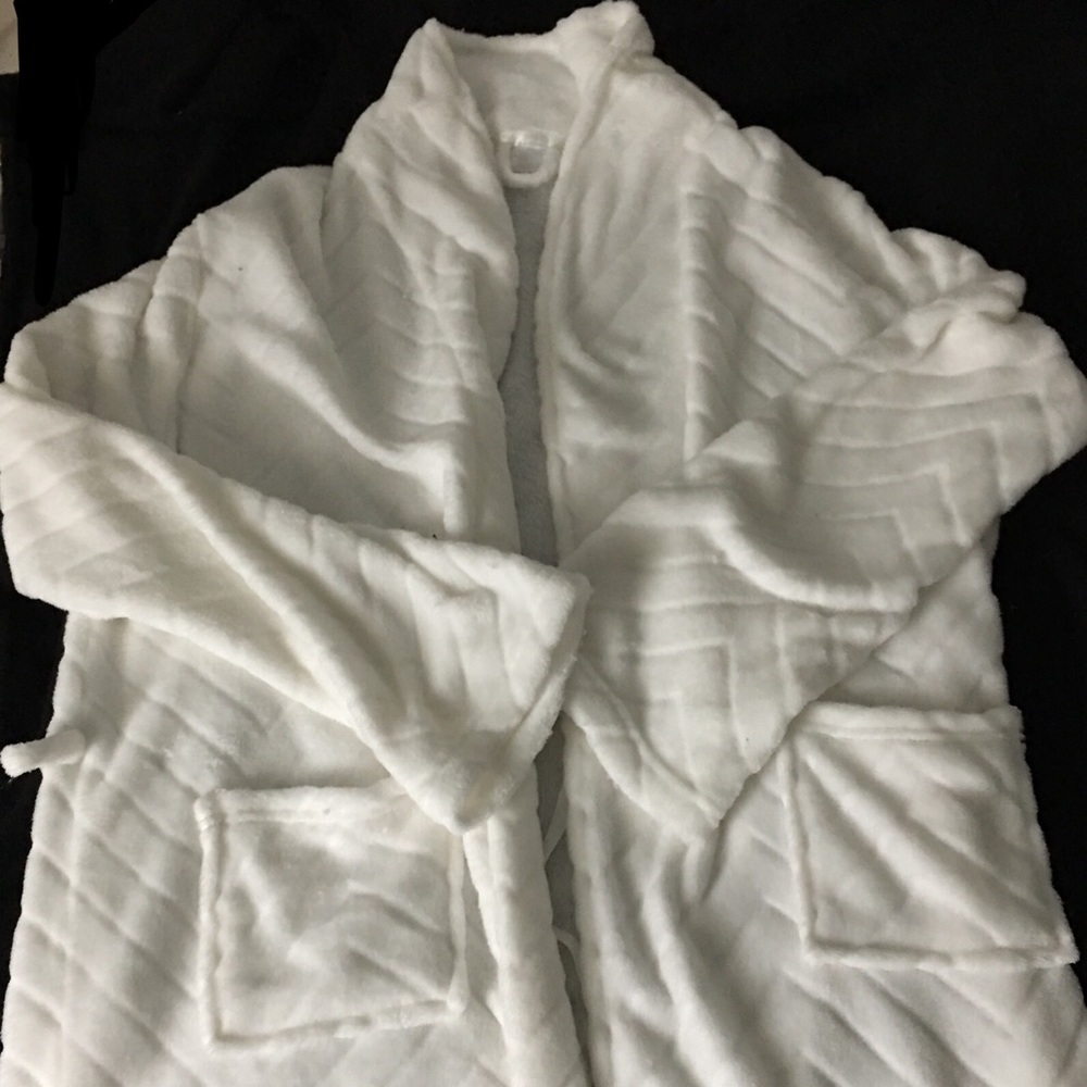 White ulta robe